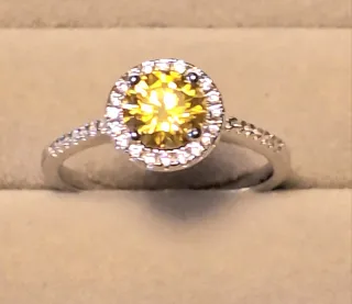 Conjunto pendientes y anillo de moissanitas