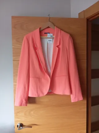 Chaqueta blazer corta coral