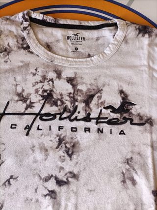 Camiseta Hollister Tie-Dye Gris y Blanca
