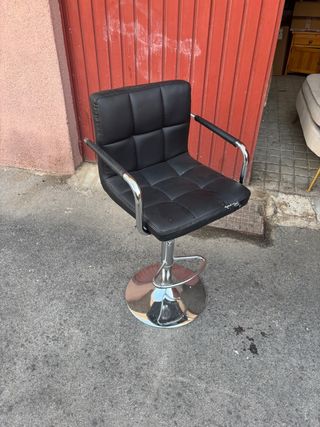 Taburete polipiel negro para recepción