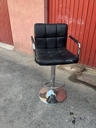 Taburete polipiel negro para recepción