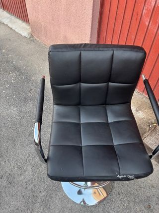 Taburete polipiel negro para recepción