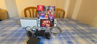 Nintendo Switch OLED + Mario Kart 8 Digital Deluxe