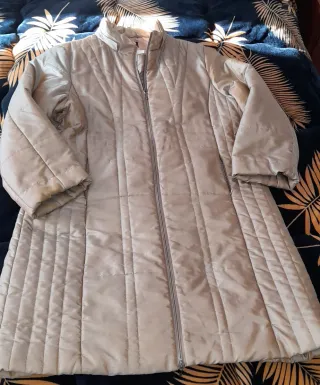 Parka  larga beige acolchada