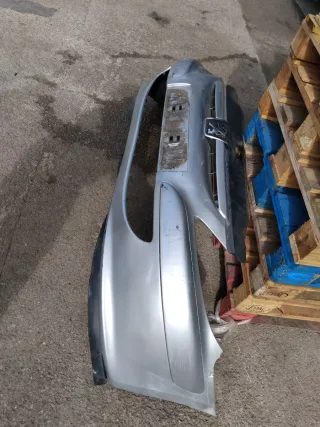 Parachoques Peugeot 307 Plata en buen estado.