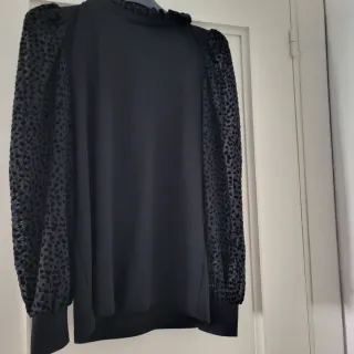 Camiseta fiesta mangas de gasa doble con puño .T36