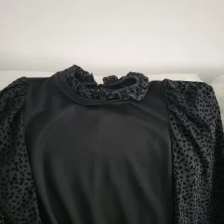 Camiseta fiesta mangas de gasa doble con puño .T36