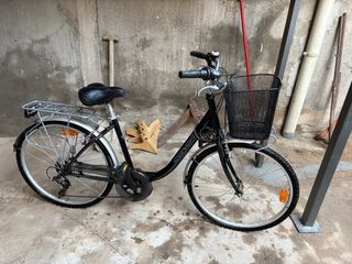 Bicicleta negra con marchas casi nueva