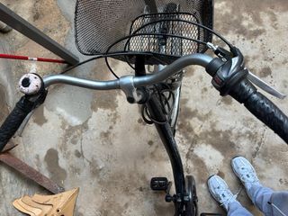 Bicicleta negra con marchas casi nueva