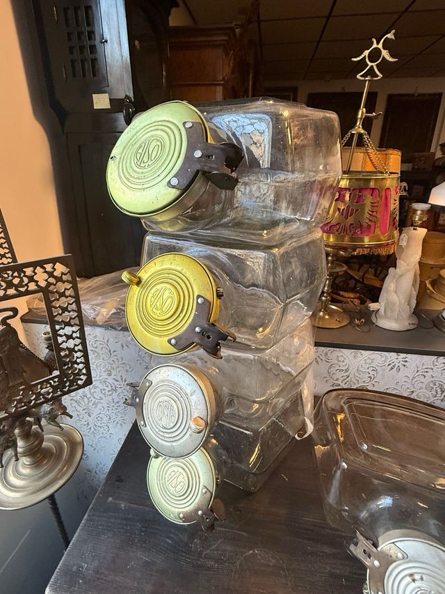 antiguas carameleras de confitería en cristal