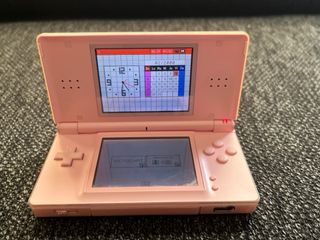 Nintendo DS Rosa +17 juegos en Tarjeta G6 Ds + 