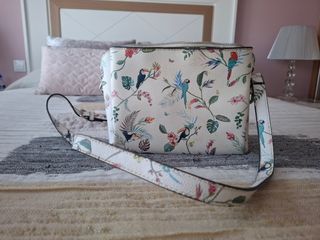 Bolso bandolera estampado aves y flores
