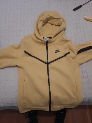 Chaqueta Nike Tech Amarilla