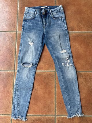 Pantalones vaqueros mujer desgastados