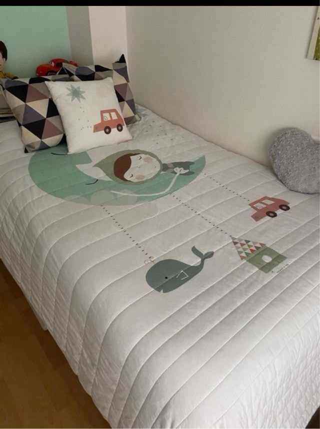 Colcha y cojín infantil luna y estrellas