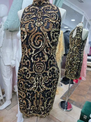 Vestido de fiesta negro y dorado