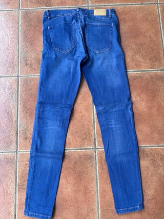 Pantalón vaquero mujer desgastado