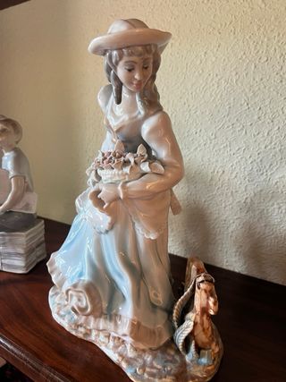 Statue in porcellana fiori per bambino e donna