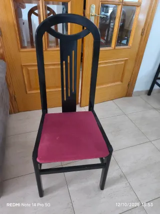 Conjunto mesa comedor y vitrina
