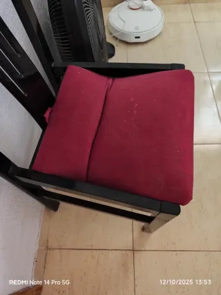 Conjunto mesa comedor y vitrina