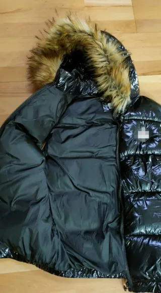 Chaleco acolchado con capucha y pelo