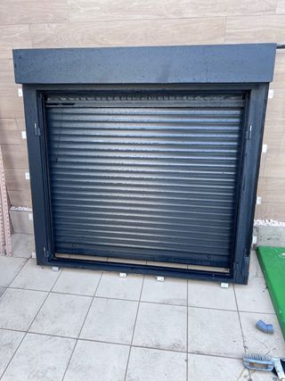Ventana aluminio gris