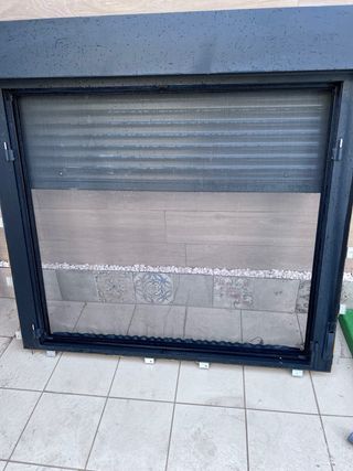 Ventana aluminio gris