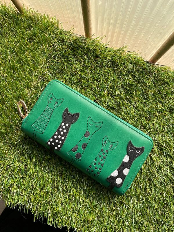 Portafoglio Verde con Gatti Stilizzati
