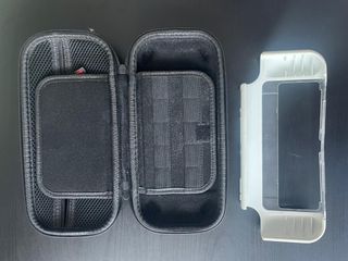 Nintendo Switch OLED bianco e nero