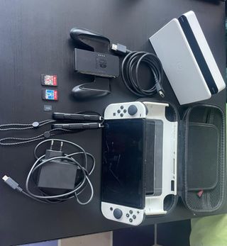 Nintendo Switch OLED bianco e nero