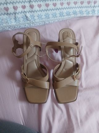 Zapatos de tacón beige talla 38