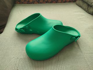 Zuecos quirófano verdes talla 39