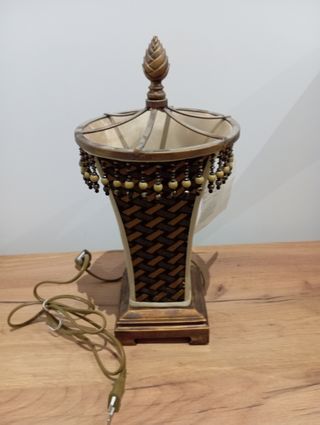 Lámpara de mesa negra