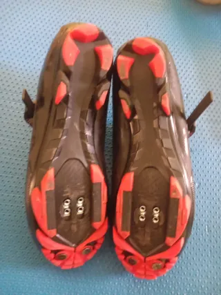 Sillín y tija SOFFATTI y zapatos ciclismo Spiuk