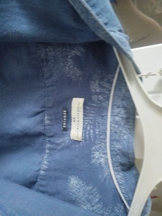 Camisa azul estampada