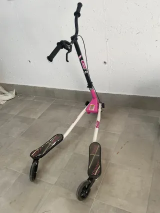Patín de 3 ruedas rosa