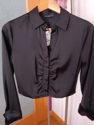 Camisa crop Stradivarius negra Talla S