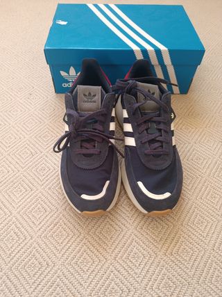Zapatillas Adidas Talla 45.5 Azul
Nueva etiqueta 