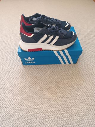 Zapatillas Adidas Talla 45.5 Azul
Nueva etiqueta 