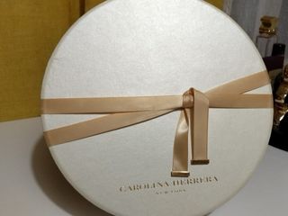 Caja Carolina Herrera vacía
