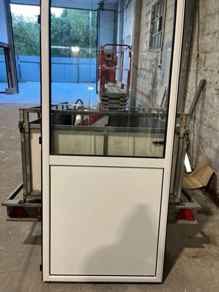Puerta y ventana aluminio con persiana