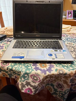Portátil ASUS Plata y Negro (Batería Estropeada)