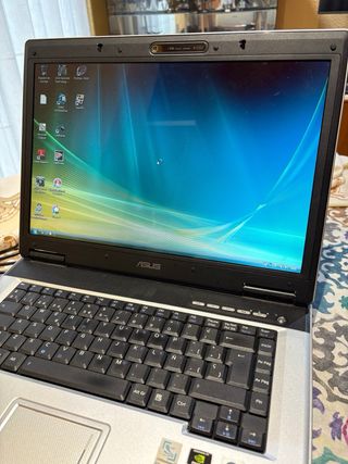 Portátil ASUS Plata y Negro (Batería Estropeada)