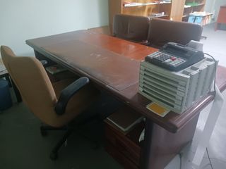 Conjunto mesa oficina + 2 sillones
