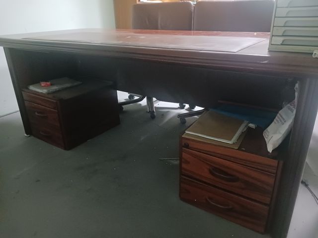 Conjunto mesa oficina + 2 sillones