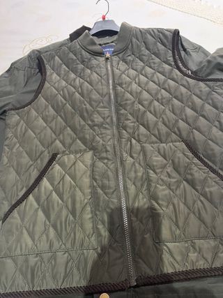 LLOYD'S
CHAQUETÓN DE HOMBRE KAKI CON
CHALECO 