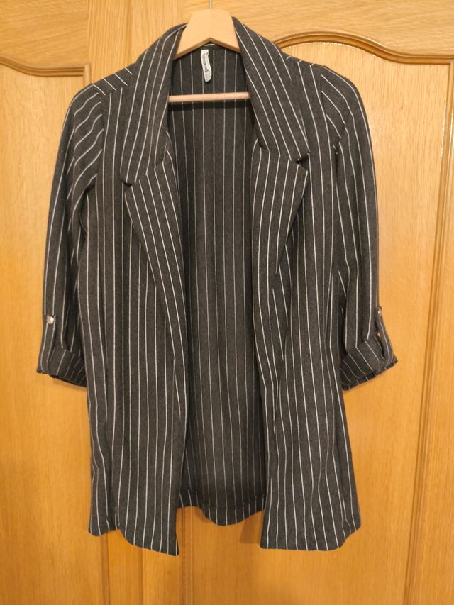 Americana Stradivarius Raya Gris Talla grande