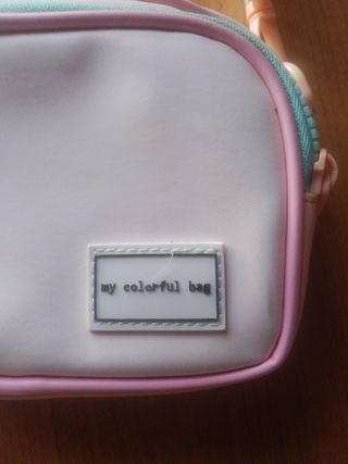 Bolso de hombro cambia de color con luz del sol