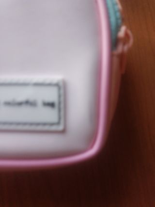 Bolso de hombro cambia de color con luz del sol