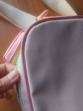 Bolso de hombro cambia de color con luz del sol